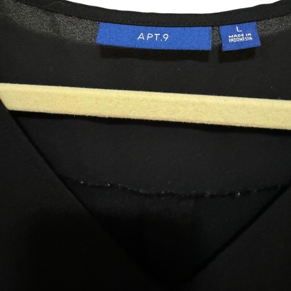 Apt 9 - V-Neck button front sleeveless blouse - Size L - Picture 2 of 3